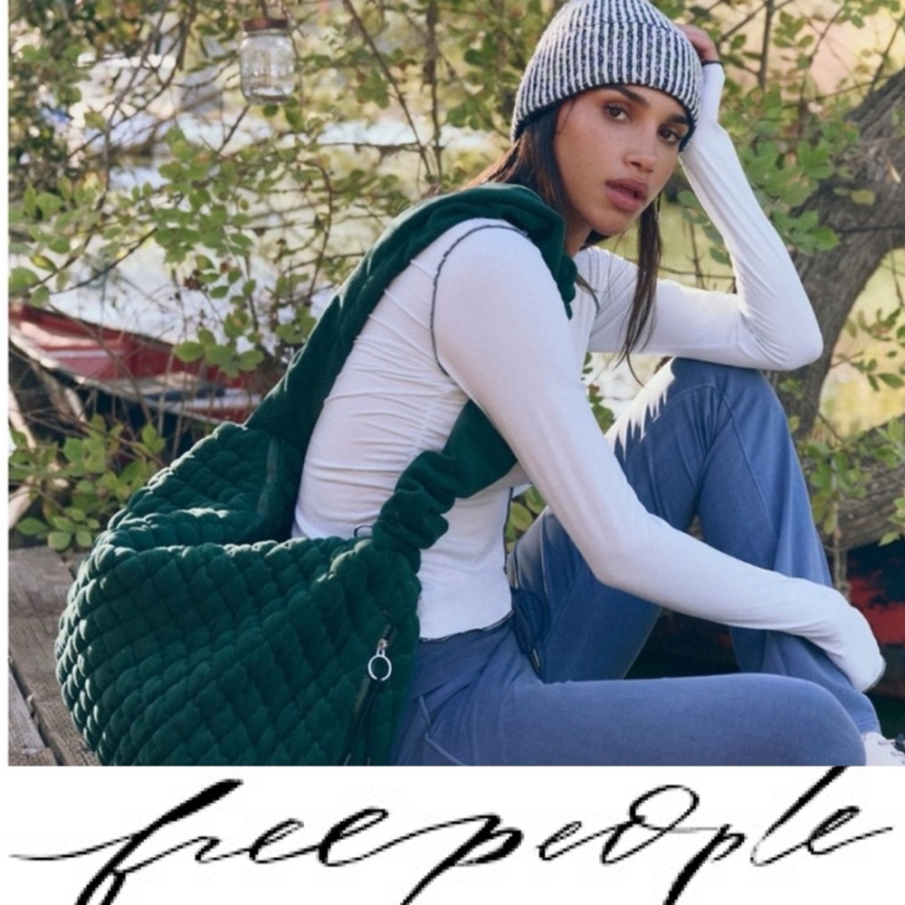 Gorgeous, Free People Pucker Up Fleece Carryall Bag in Evergreen NWT❤️ - Picture 3 of 7